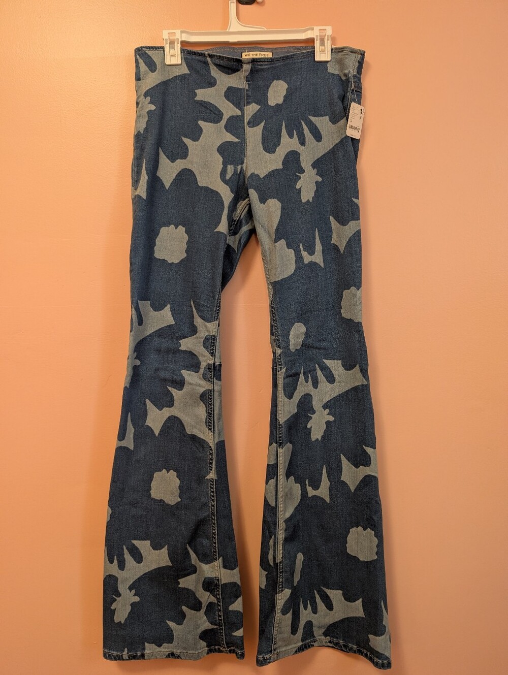 We the Free - Penny Pull-on Mid-rise Flares NWT - Indigo Print - Picture 3 of 5
